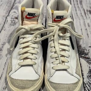 Women’s Nike Blazer Mid 77 Size 6